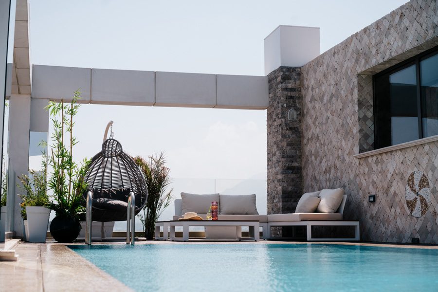 Laroni Real Estate, Pool and terrace