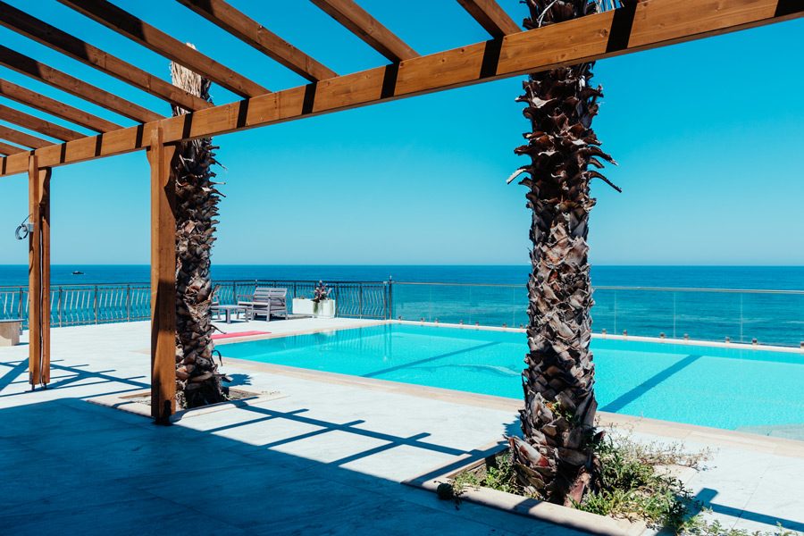 Laroni Real Estate, Pool and terrace