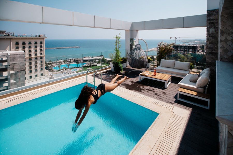 Laroni Real Estate, Pool and terrace
