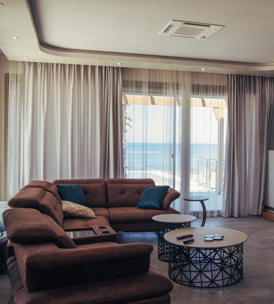 Laroni Real Estate, Living area
